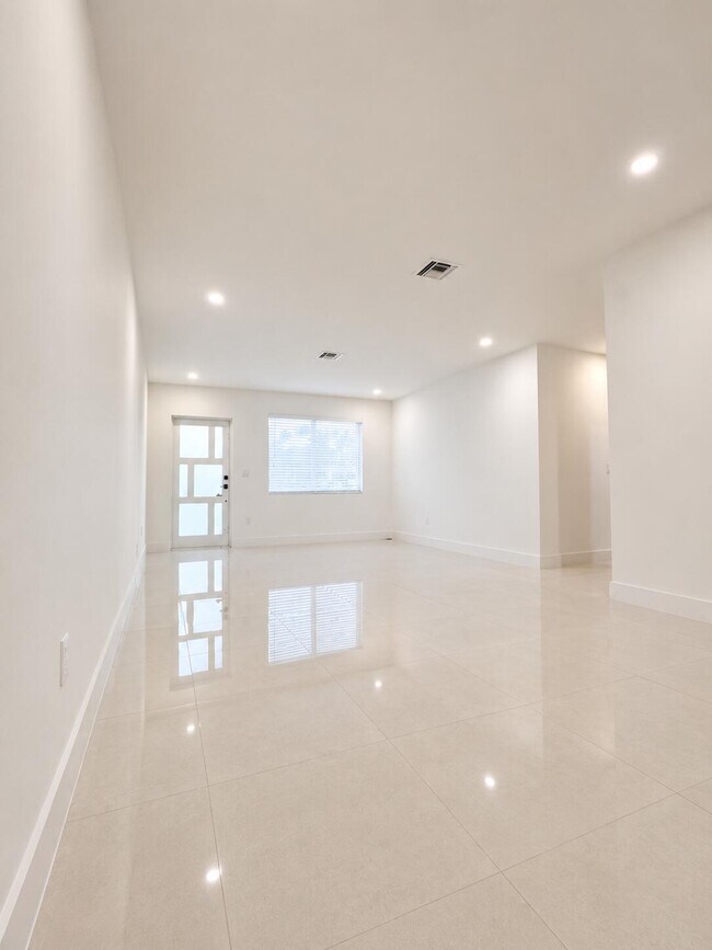 Foto del edificio - 345 Pinehurst Rd