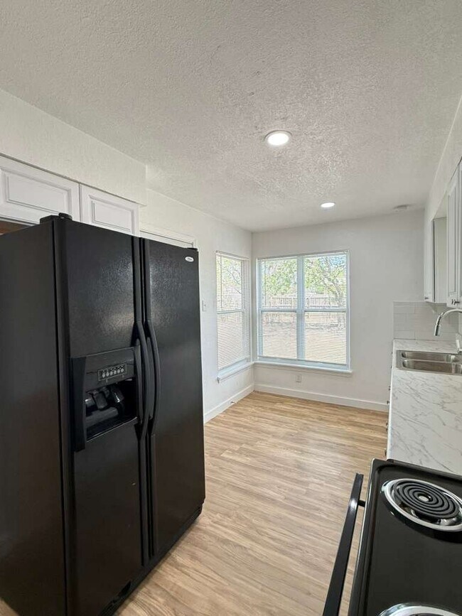 Foto del edificio - 339 Brettonwood Dr