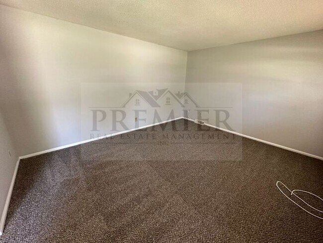 Foto del edificio - 4 bd/1.5 ba house Rent $1475 -11808 Smalle...