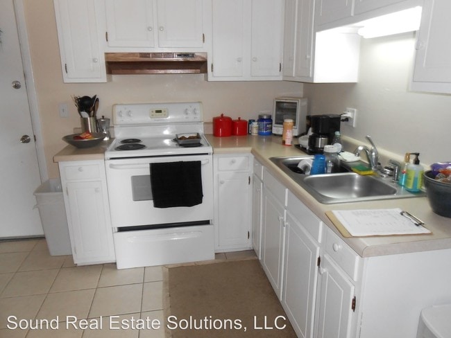 Building Photo - 2 br, 1 bath House - 203 Beach Drive, Unit 4