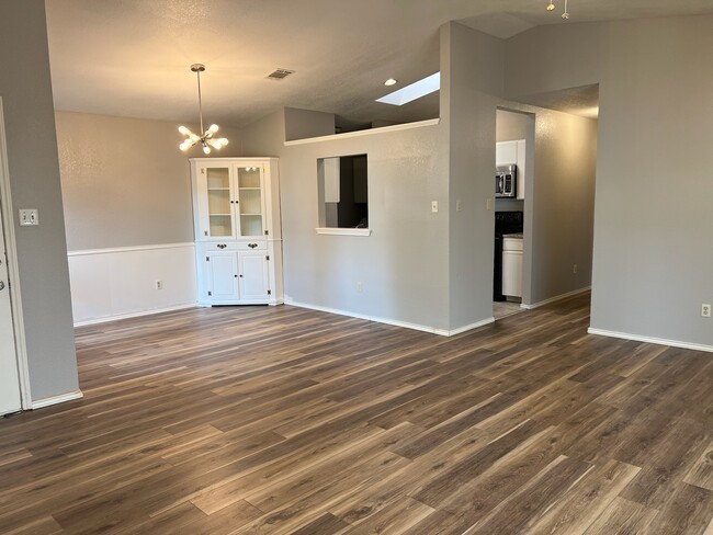 Building Photo - 759 Meadowcreek Ct