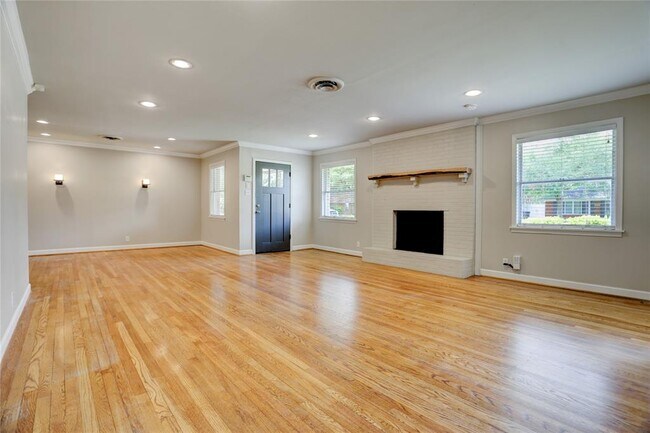 Foto del edificio - 9829 Larston St