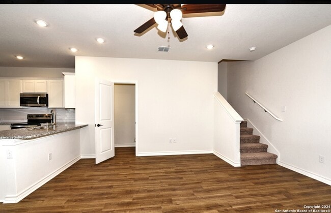 Photo - 2527 Lynwood Bend Unit 102 House