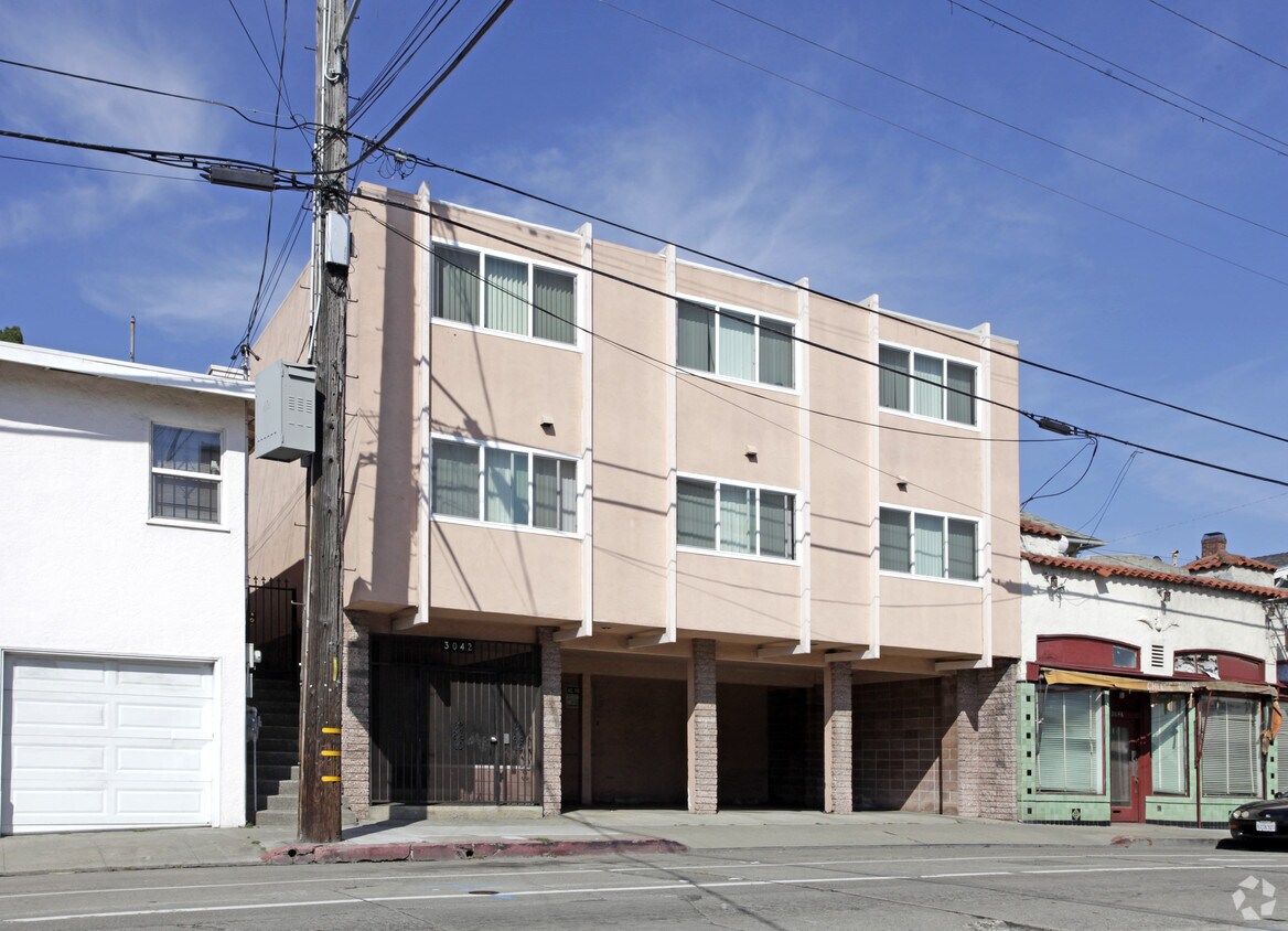 Building Photo - 3042 MacArthur Blvd