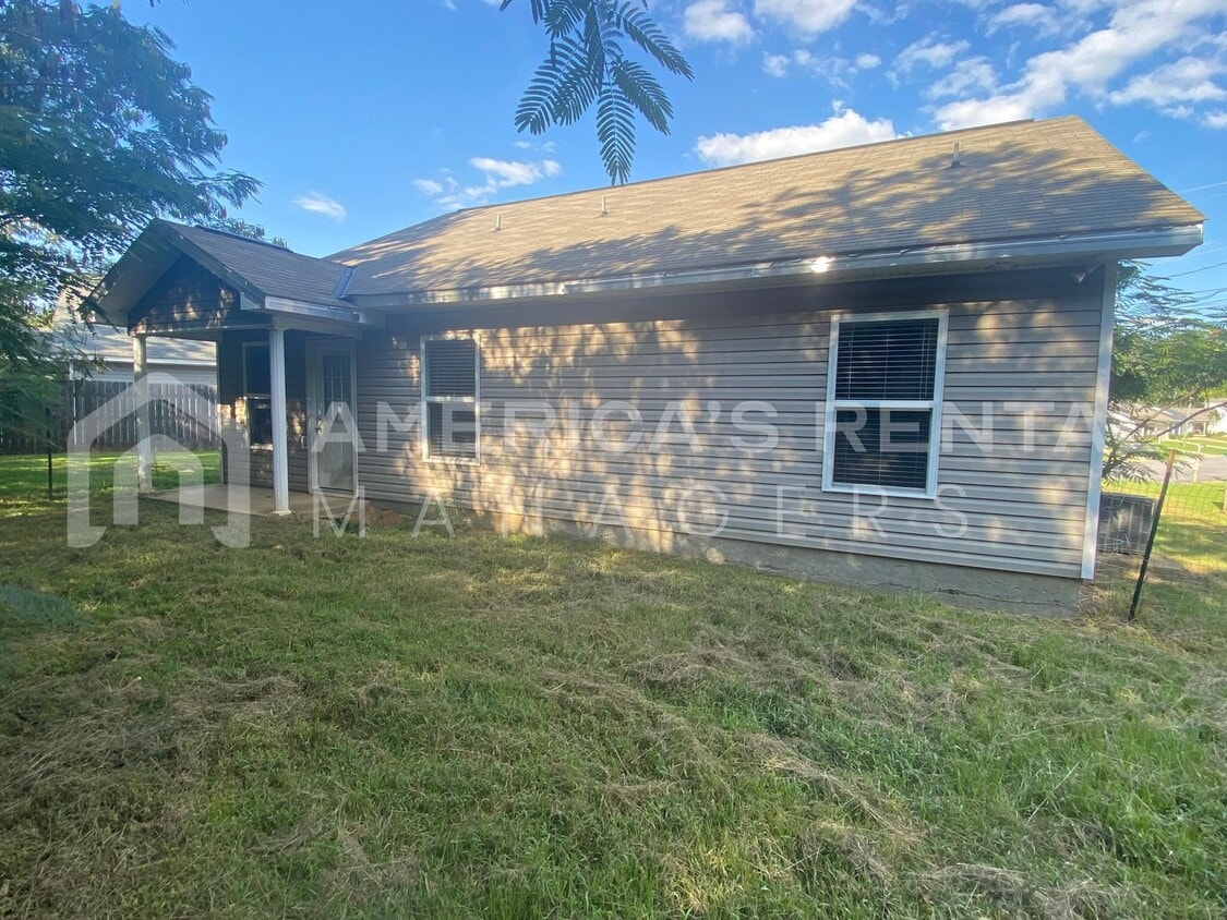 Foto del edificio - 3 Bedroom 2 Bath Home in For Rent in Brook...