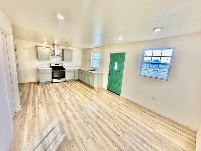 Building Photo - 5012 W Olive Ave