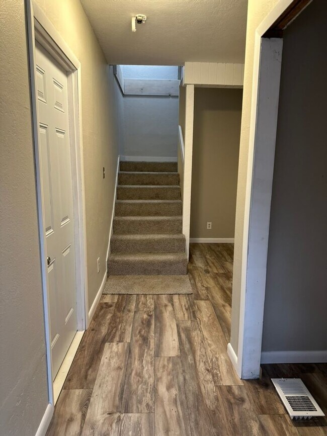 Building Photo - Forest Dr