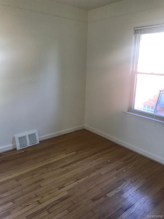 Foto del edificio - 15159 Russell Ave