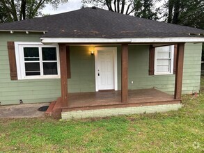 Building Photo - 916 2nd Ave