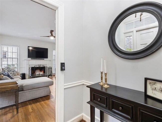 Foto del edificio - 1872 Wycliff Rd NW