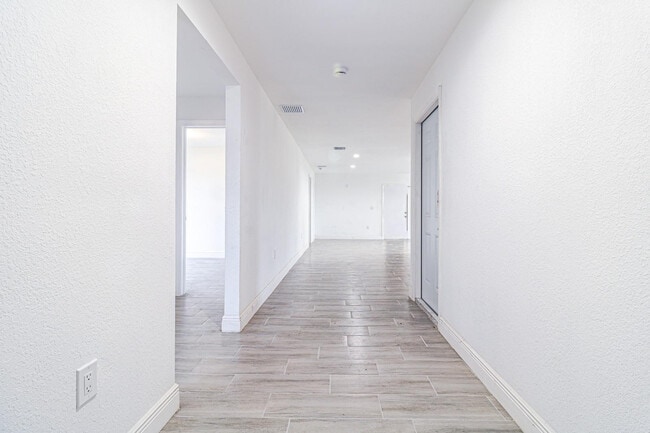 Building Photo - 163 W Blue Heron Blvd