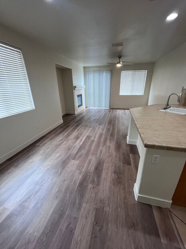 Foto del edificio - LOVELY 3 BEDROOM HOUSE IN NEWER SUBDIVISION!!