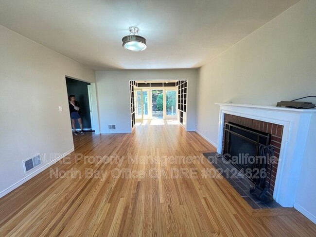 Building Photo - 5950 La Salle Ave
