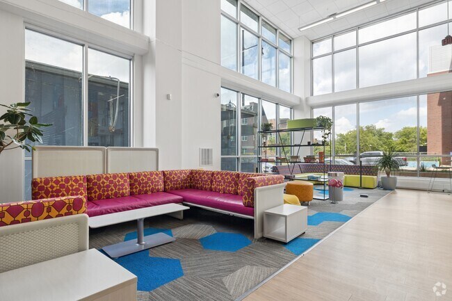 Foto del vestíbulo - Smile Student Living - 615 S Wright