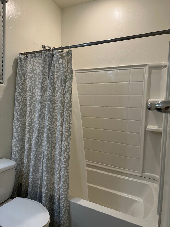 Foto del edificio - Layton Lake Home Room for Rent