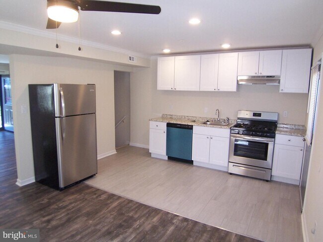 Building Photo - 2126 Sunnythorn Rd