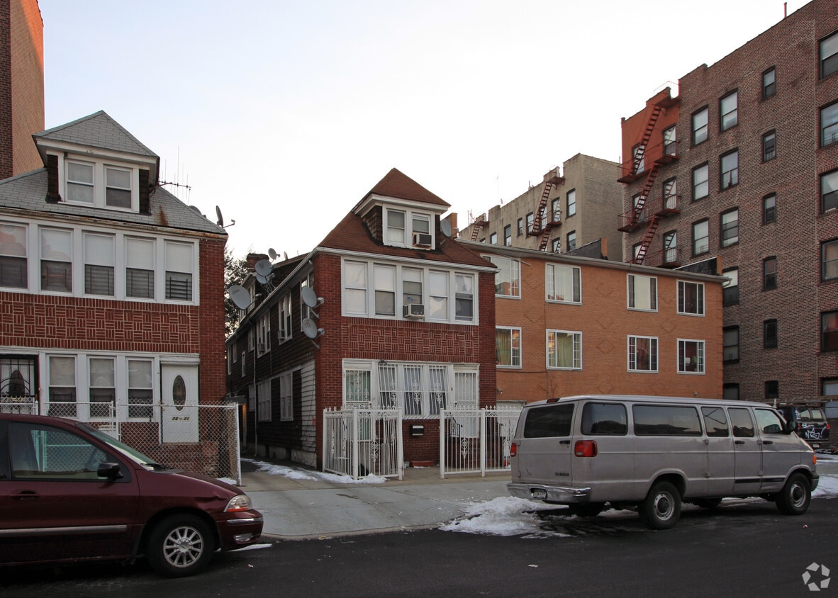 Building Photo - 88-43 162nd St