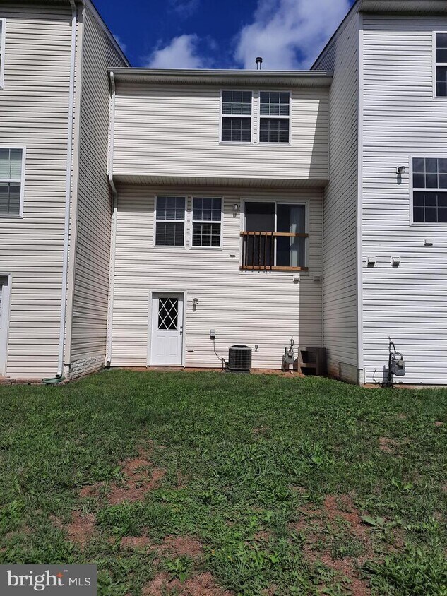 38 Lombard Ln, Bunker Hill, WV 25413 Townhome Rentals in Bunker Hill