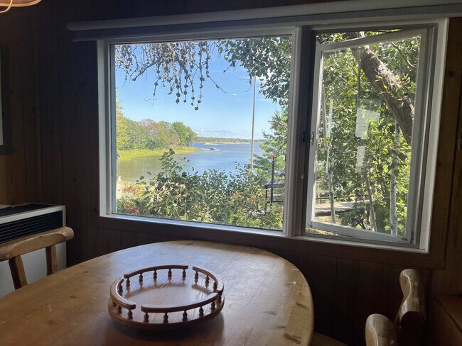 Photo du bâtiment - 100 Sand Bay Rd
