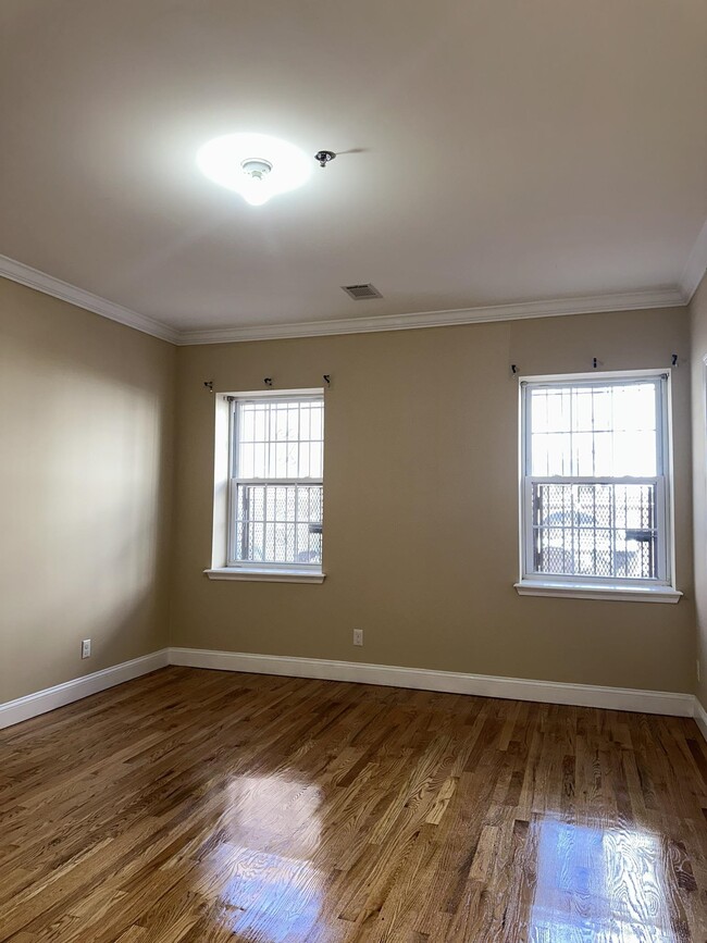 Building Photo - 272 St Pauls Ave