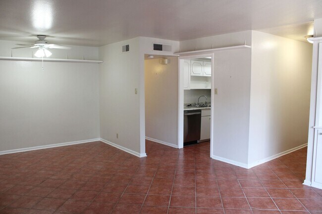 Foto del edificio - RENOVATED 2-BEDROOM CONDO AT THE GEORGIAN