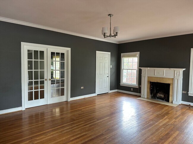 Building Photo - Beautiful Castle Heights Home