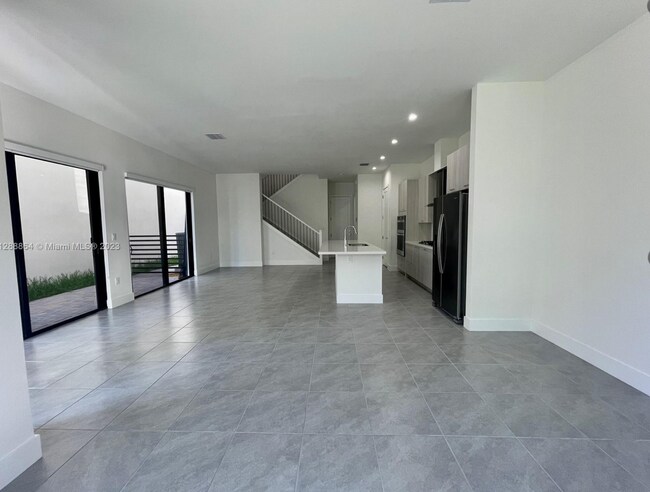 Building Photo - 4395 NW 80th Ct