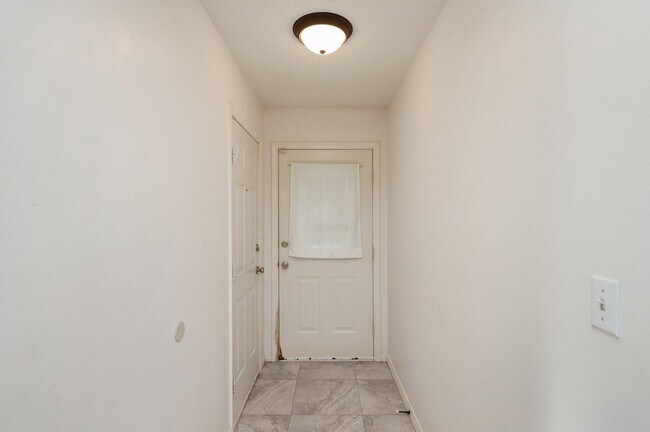 Building Photo - 4253 Antioch Rd