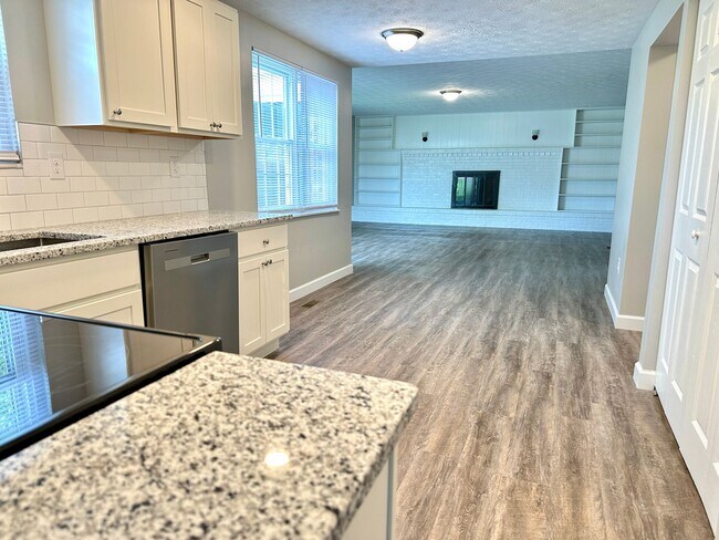 Building Photo - 302 Overland Trl, Miamisburg