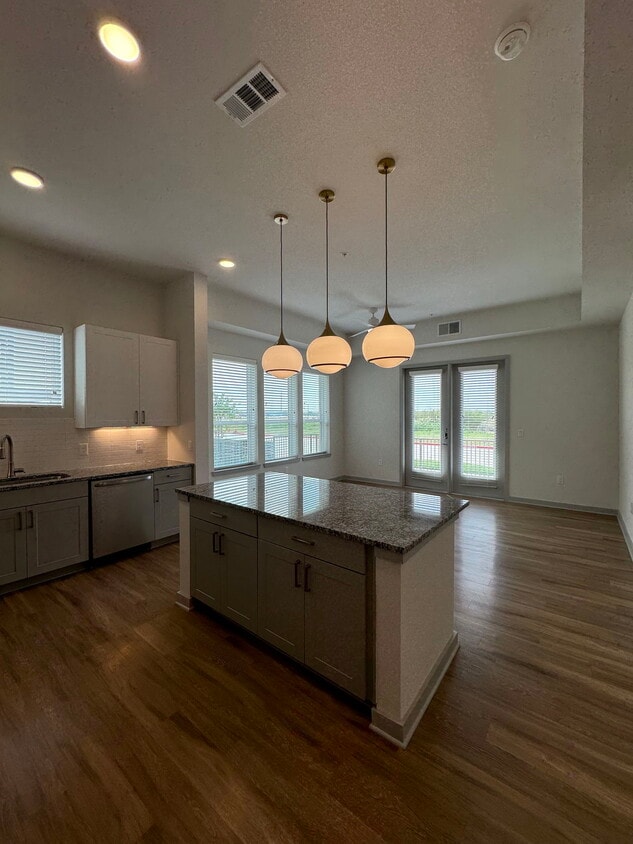 Foto principal - 4700 Lakeside Holw St