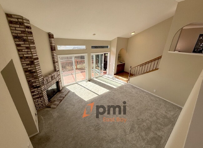 Building Photo - Well-Maintained 4-Bedroom Home in Prime Va...