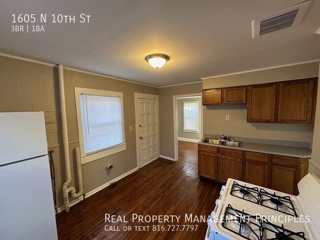 Building Photo - Cozy 3 Bedroom, 1 Bathroom House with Deta...