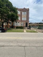 Building Photo - 4619 S Prairie Ave