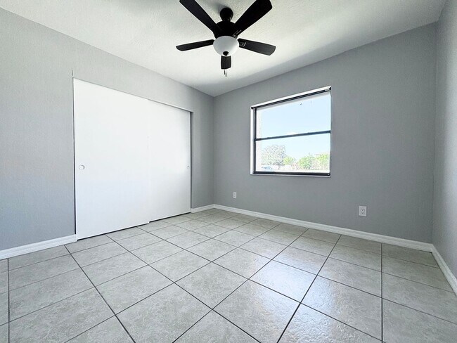 Foto del edificio - 4133/4135 SW 7th Pl Duplex