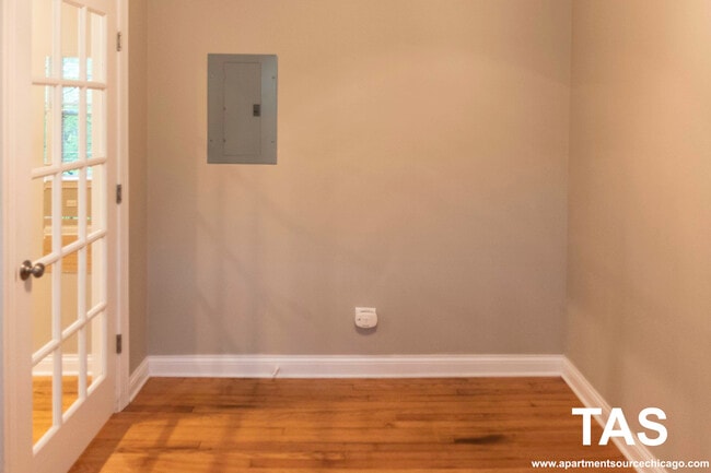 Foto del edificio - 3804 N Marshfield Ave