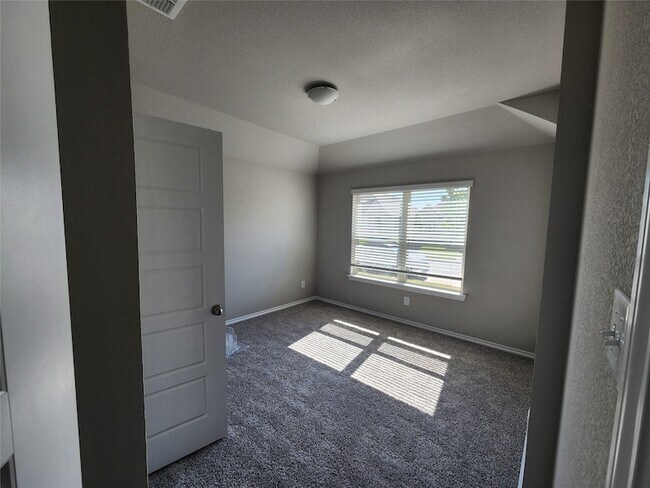 Building Photo - 355 Freestall Dr
