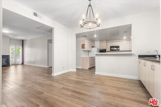 Building Photo - 5350 White Oak Ave