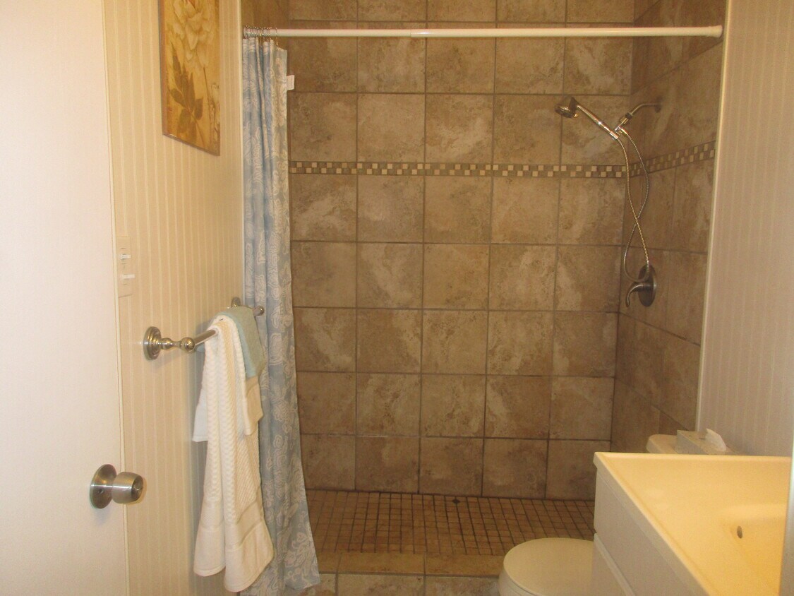 Bath - 1002 S Kihei Rd