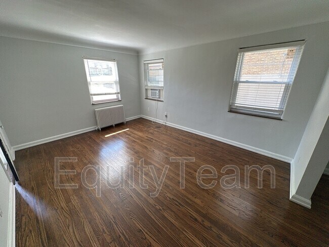 Foto del edificio - 6427 Montgomery Rd