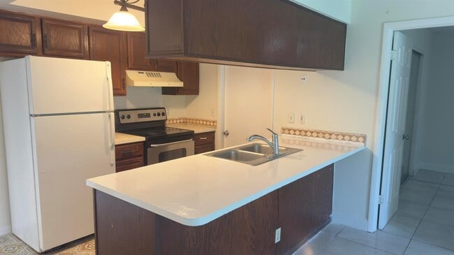Building Photo - 1015 Staghorn St