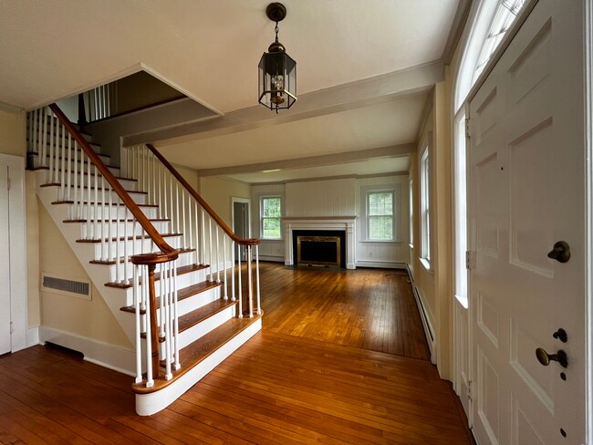 Building Photo - 143 White Hollow Rd