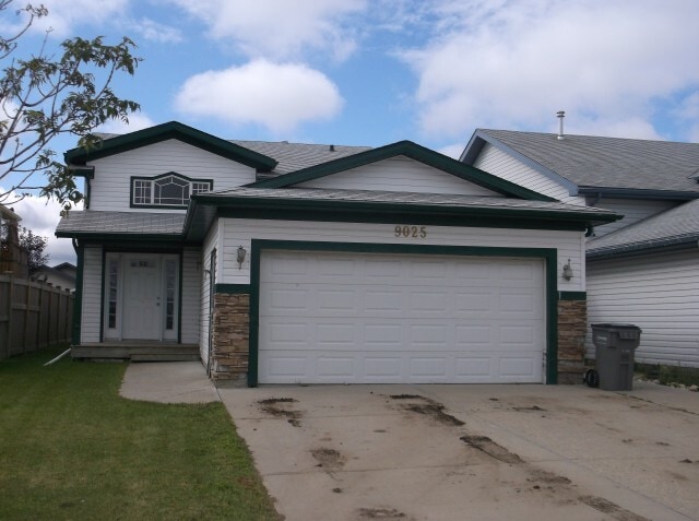 Primary Photo - 9025 96 Ave