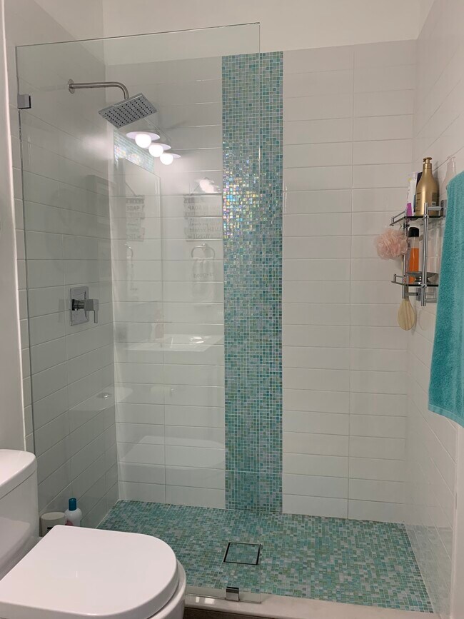 Foto del edificio - 1017 NE 42nd Ave