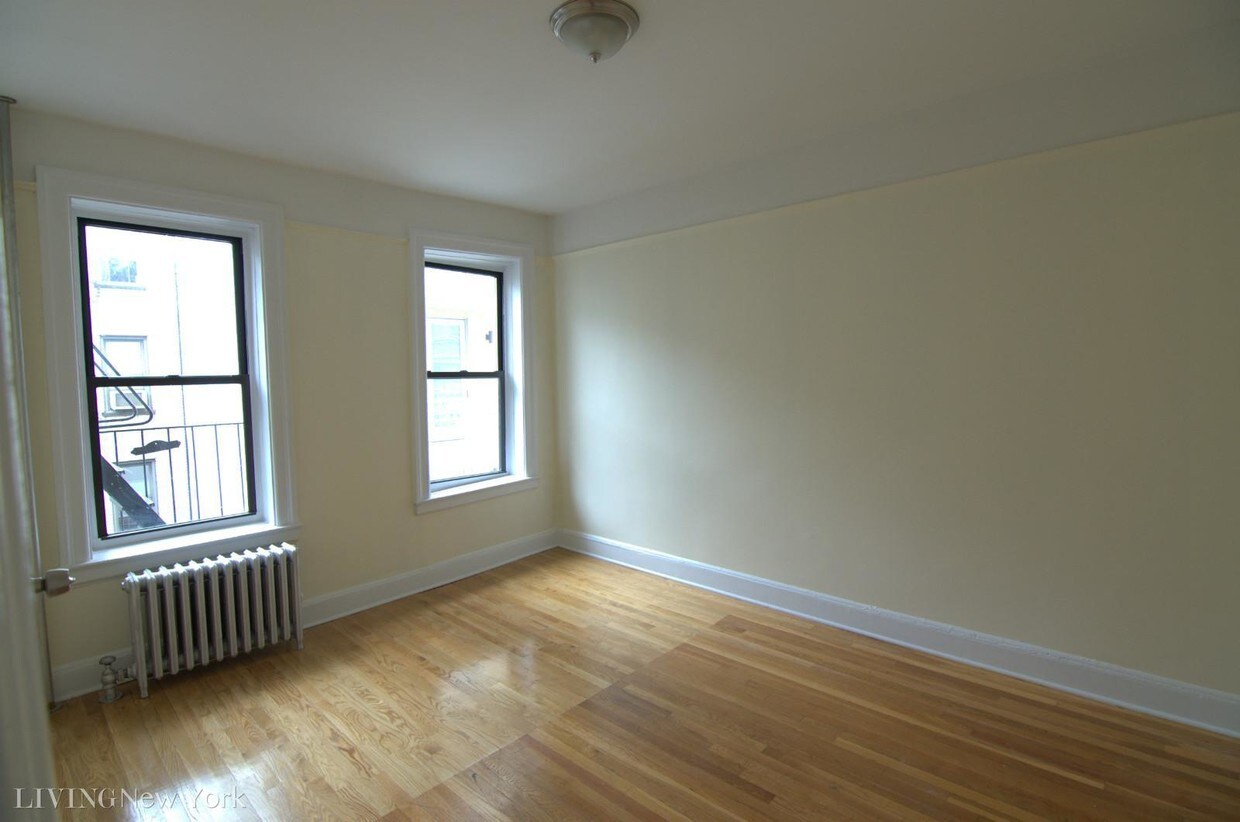Building Photo - 3805 Crescent St