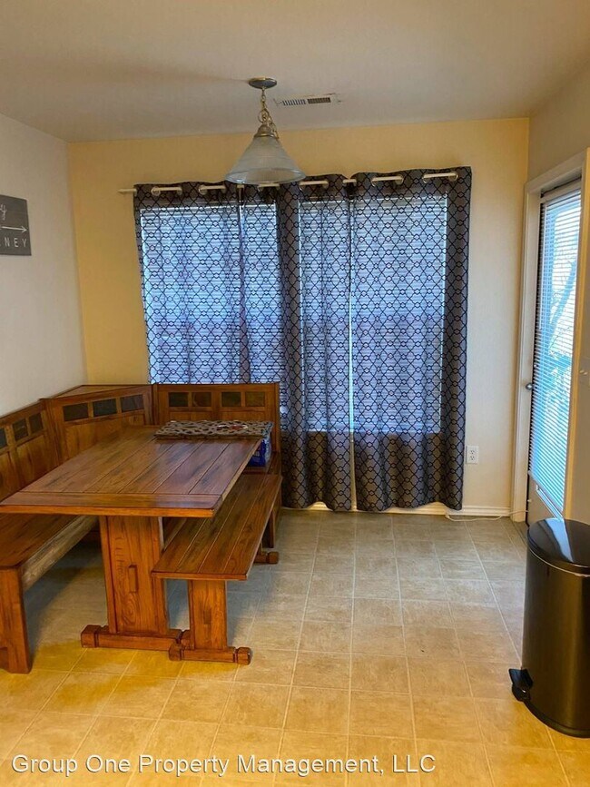Building Photo - 2 br, 1 bath House - 11811 W. Cloverfield ...