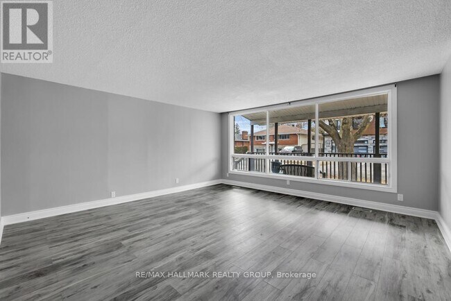 Photo du bâtiment - 833 Maplewood Ave
