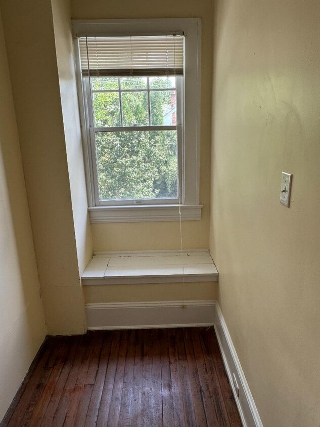 Foto principal - 1533 W Northwest Blvd