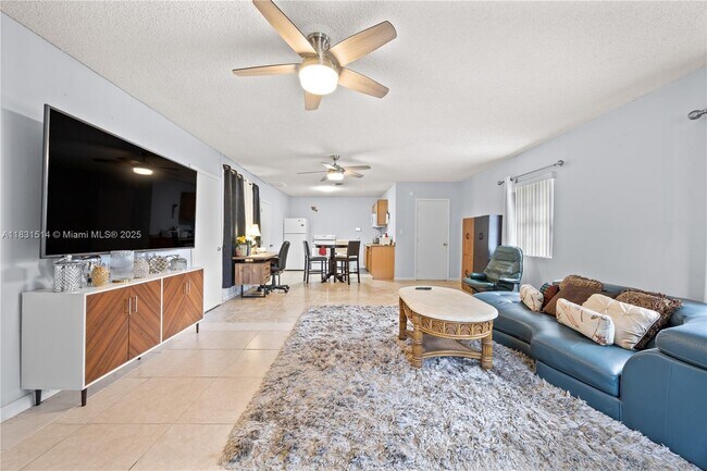 Foto del edificio - 600 NW 99th St
