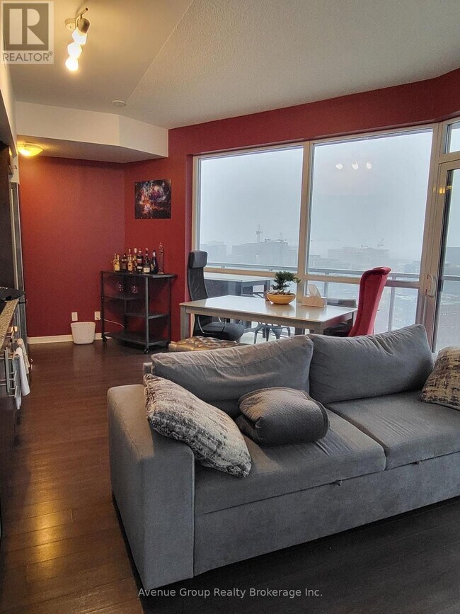 Building Photo - 352 Front St W