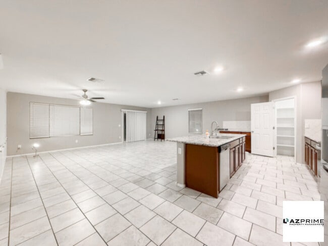 Building Photo - Modern 4/3 Phoenix Home with Solar &amp; Mountain Views!